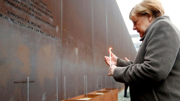 Berlin Wall: Germany remembers the tyranny - and the lives ripped apart
                       
                              Berlin Wall: Germany remembers the tyranny - and the lives ripped apart